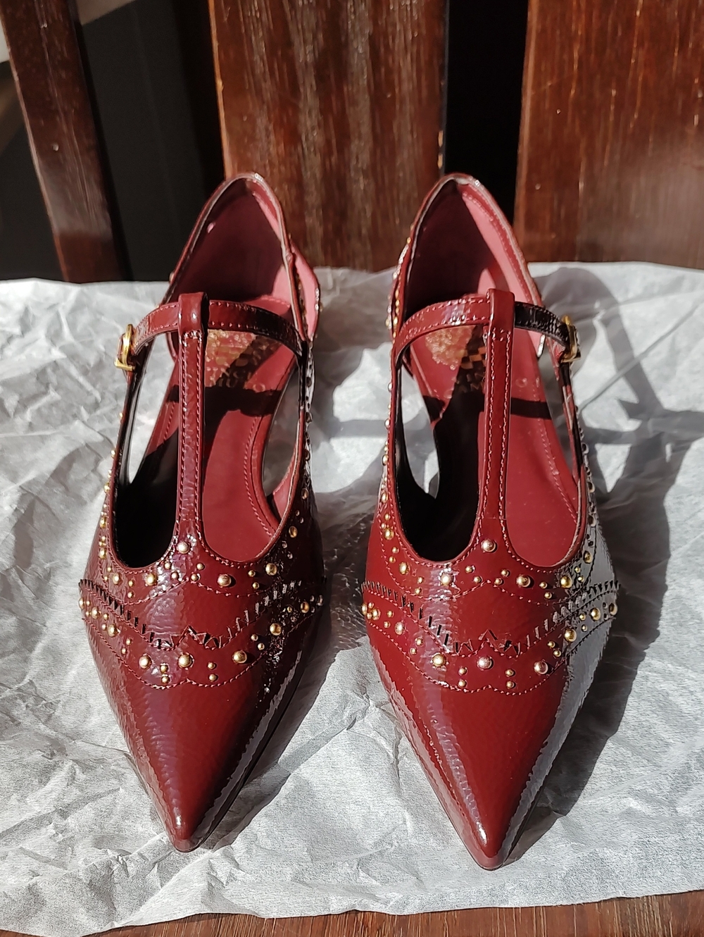 Vince Camuto Red Valkie Studded T-strap Mary Jane Pointed Toe Kitten Heel 6